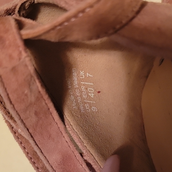 Beautiful suede Shoes - Picture 6 of 6